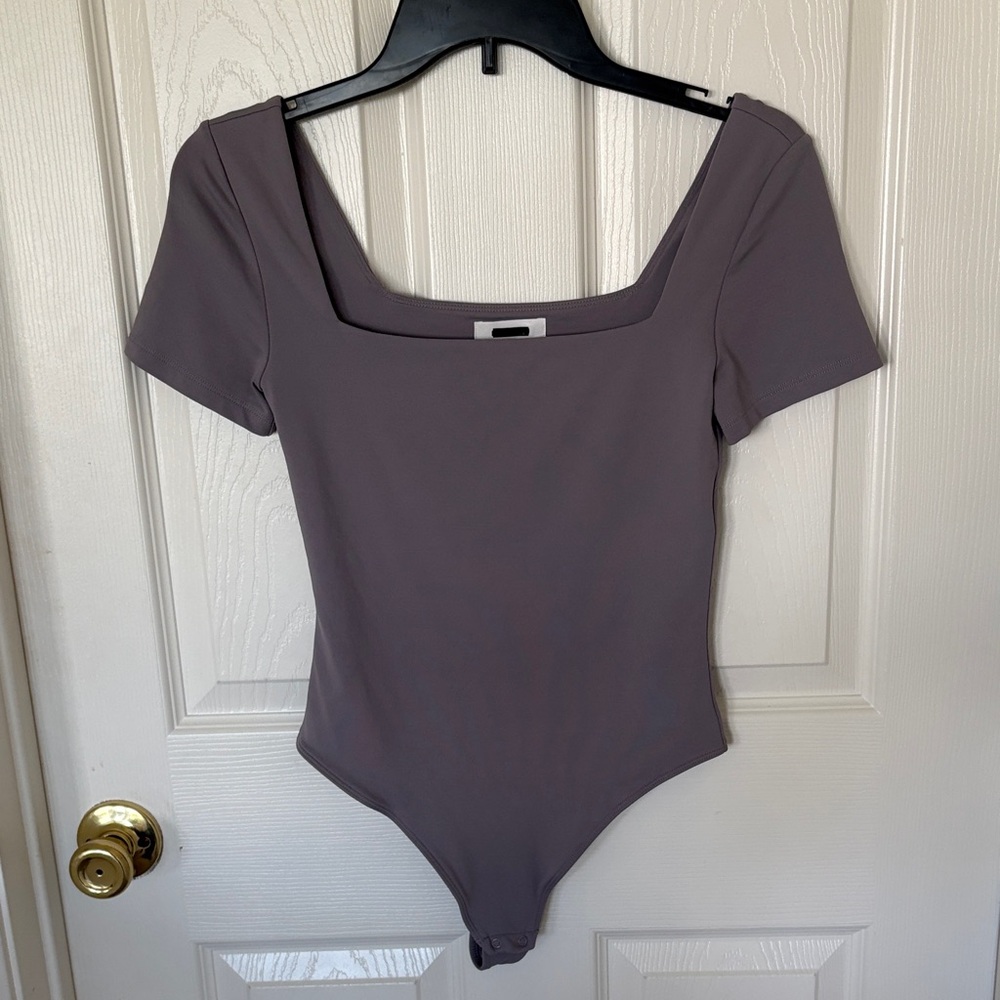 Aritzia Babaton Square Neck Short Sleeve Bodysuit; size small; NWOT